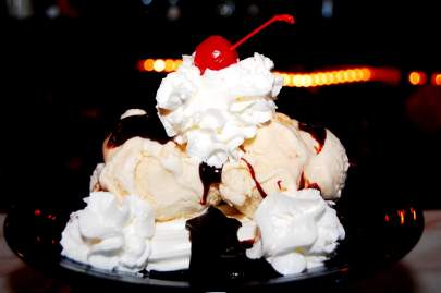 Sundae with whipped cream